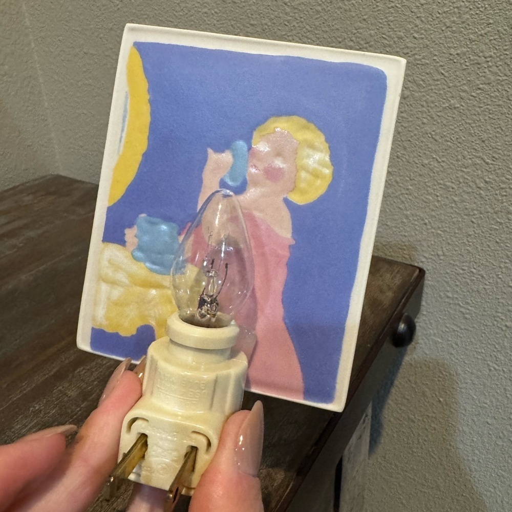 Vintage Angel Night Light - Picture 3 of 6